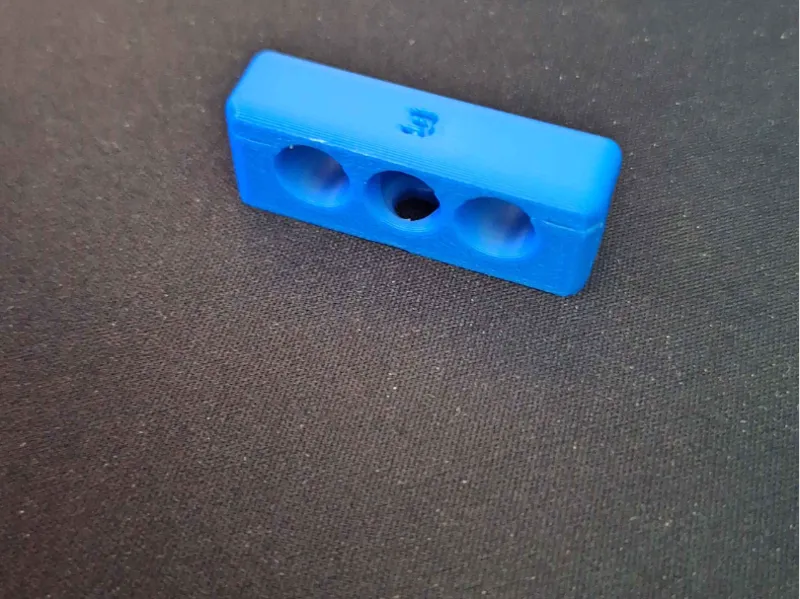 Desk cable managment clip for 3 cables