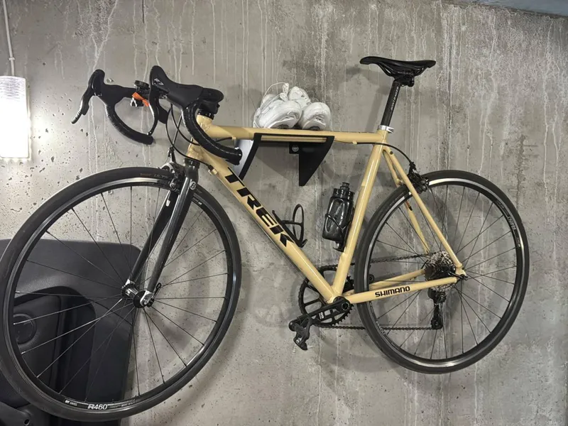 Wall-mounted bike holder with shelf