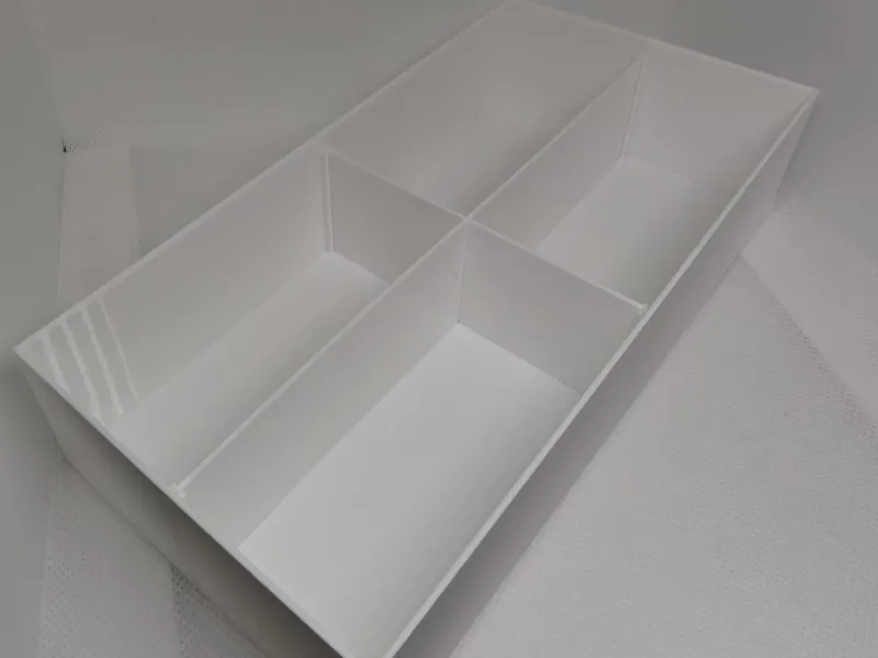 带有可拆卸插板的收纳盒