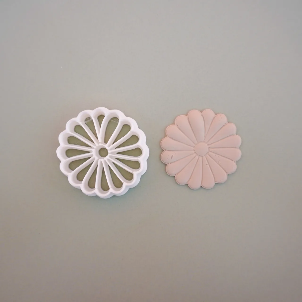 16 Petal Flower Clay Cutter For Earrings Necklaces view 4