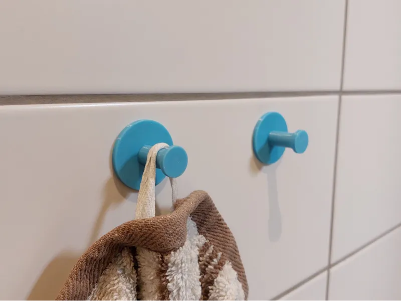 Simple towel holder