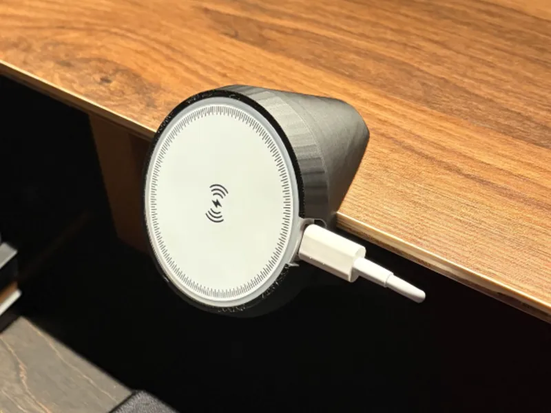 Offbrand USB-C MagSafe Charger Clamp