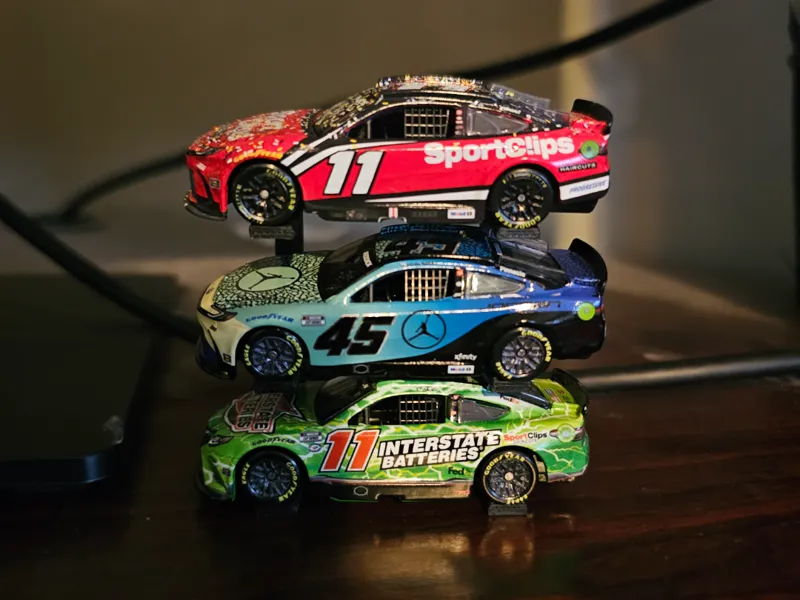 Nascar 1:64  3 Car Display Stand