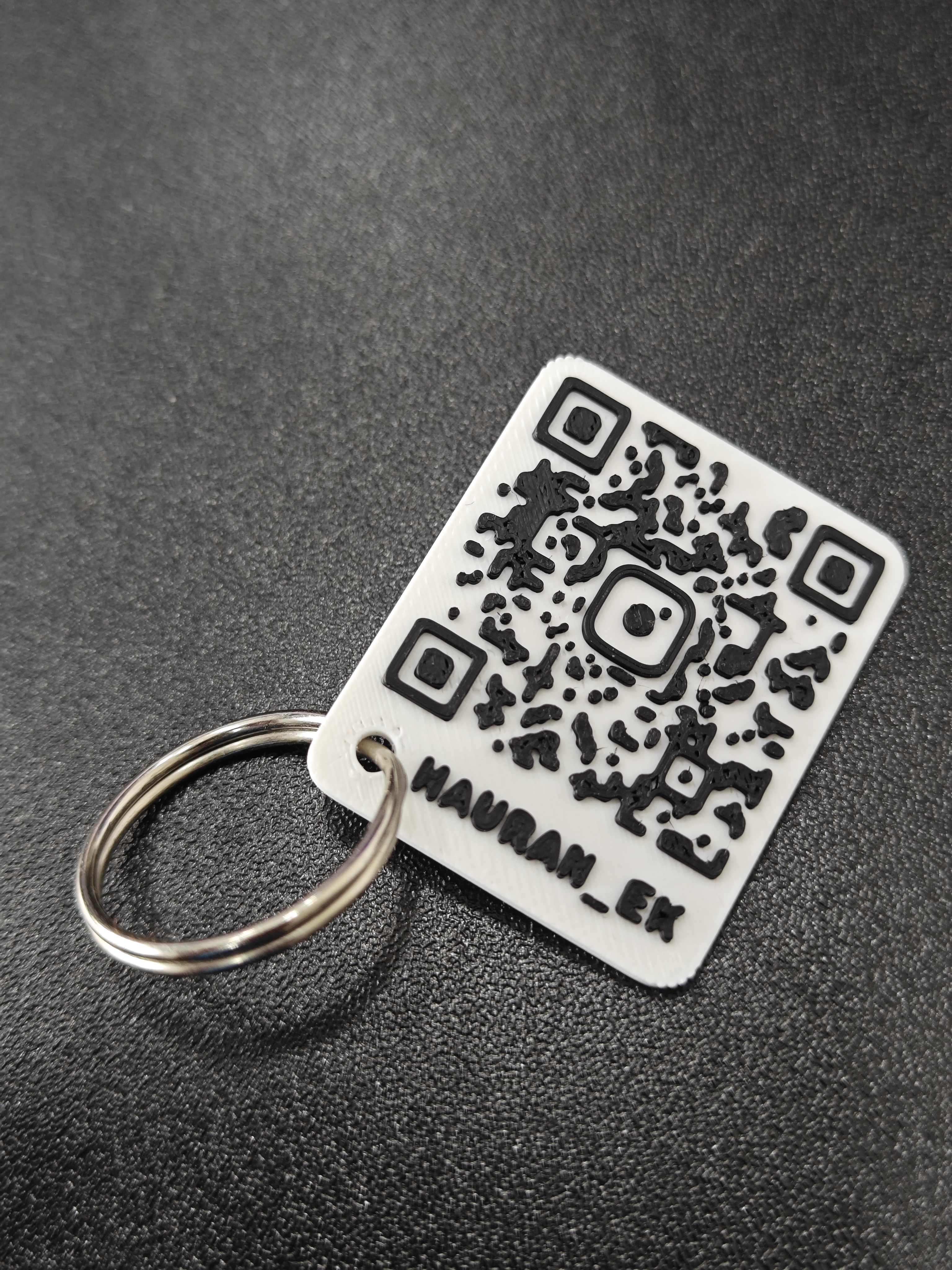 Miniatura 2 do modelo 3D Instagram QR Code Keychain Generator