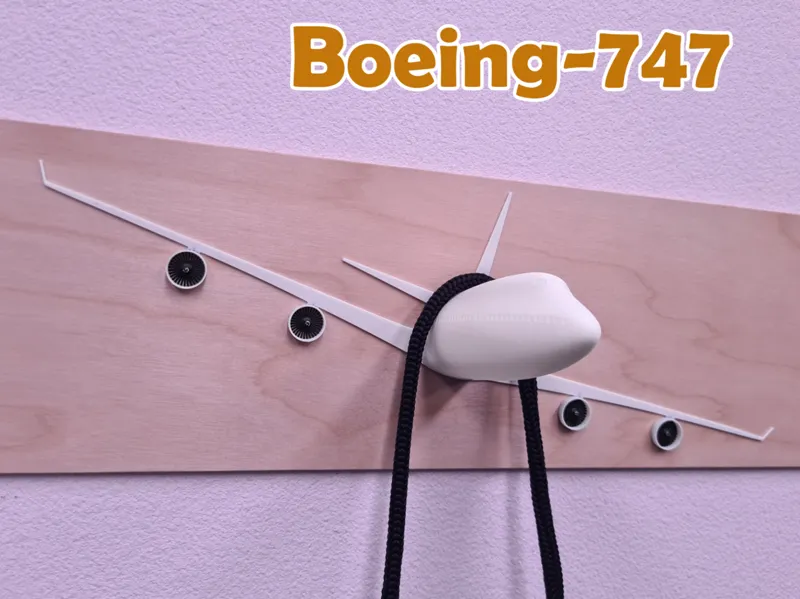 Boeing 747 Coat & Bag Hanger / Model 1:144