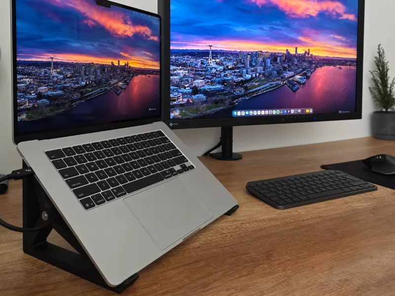 Macbook Air 15 stand side B