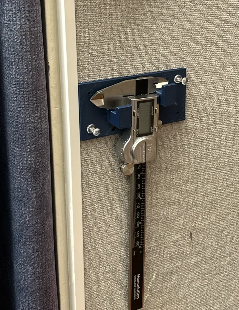 Caliper holder (bulletin board)