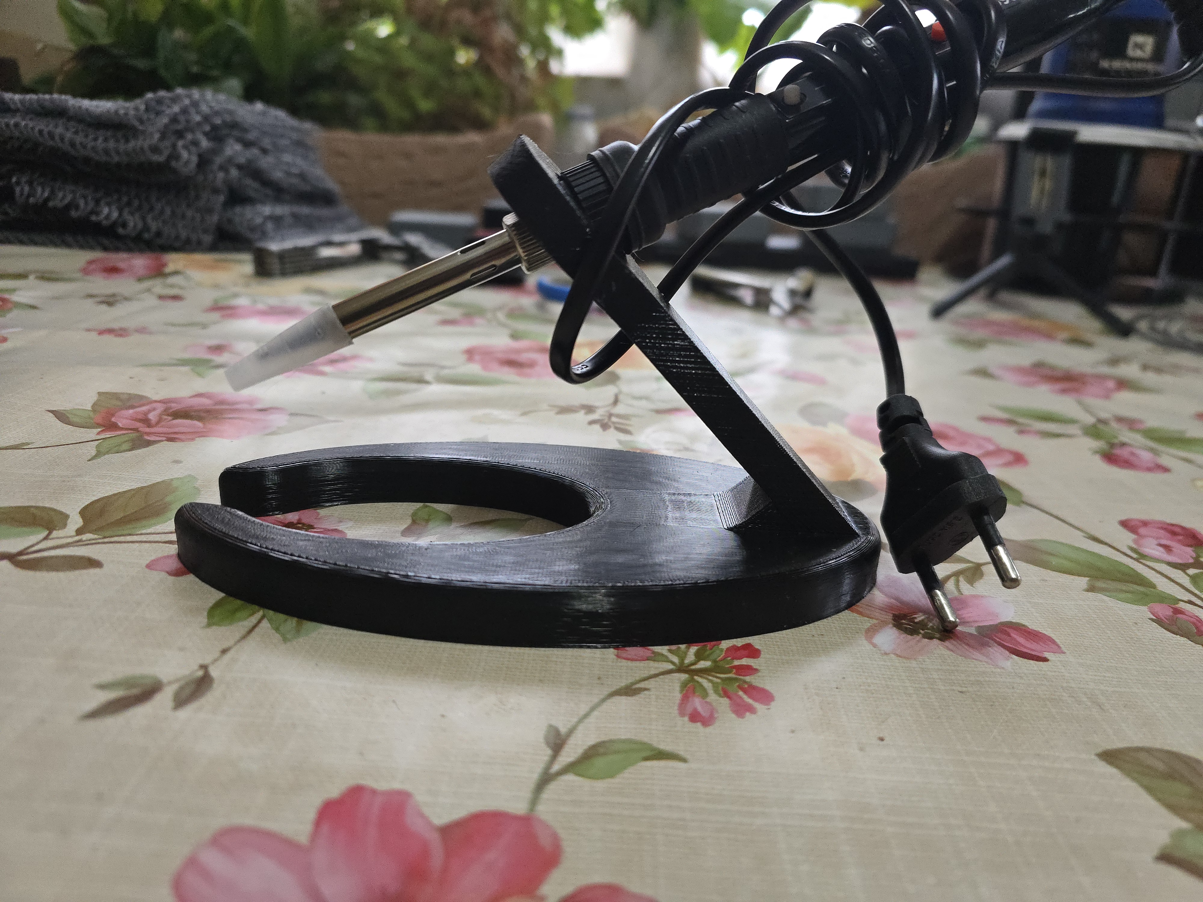 Miniatura 2 do modelo 3D soldering iron stand