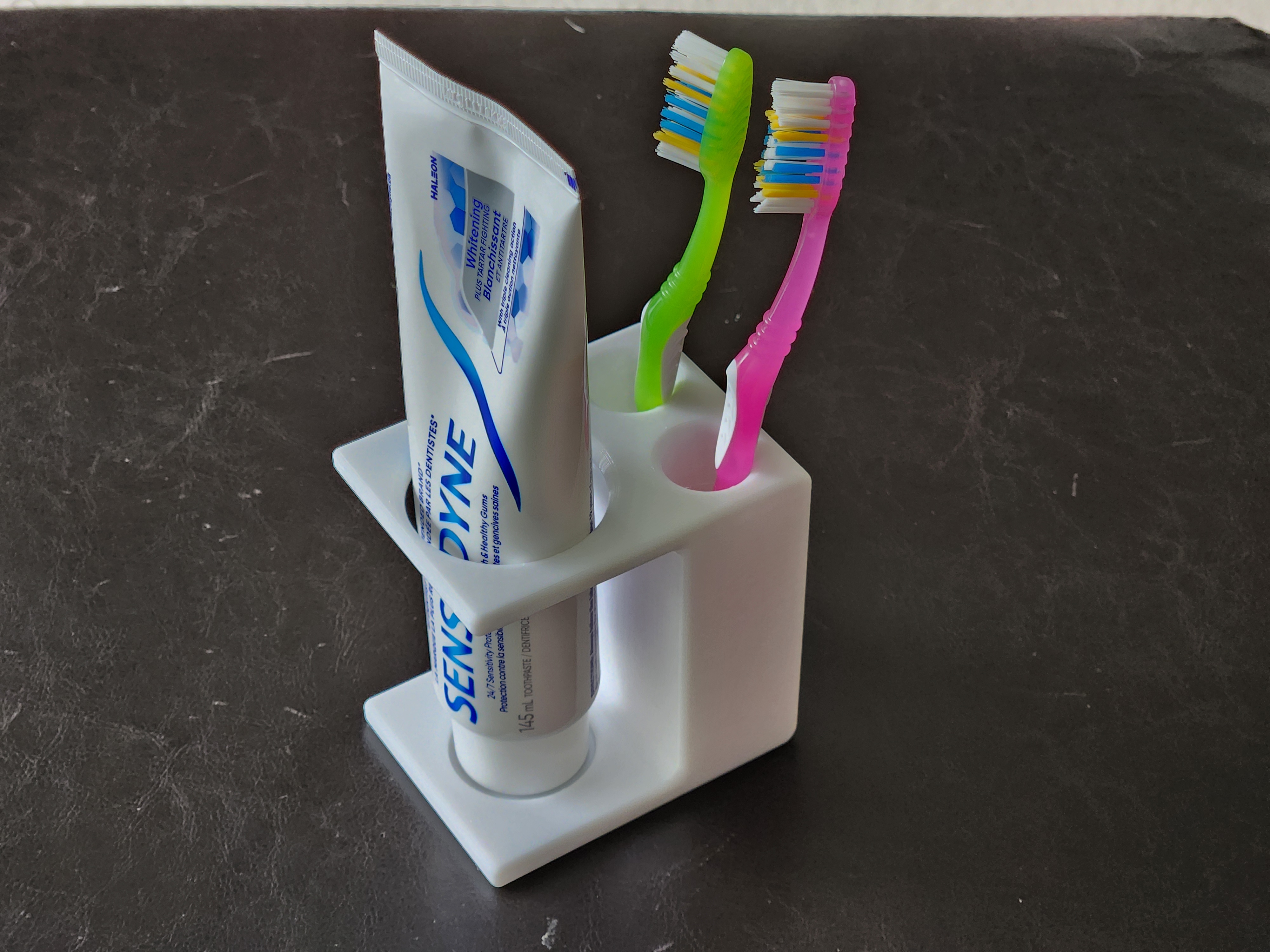Miniatura 2 do modelo 3D Toothbrush and Toothpaste Holder