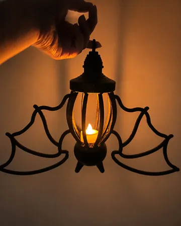 Accesorio de iluminación decorativa: Spooky Bat Lantern | LED Tealight Holder — vista de referencia 3
