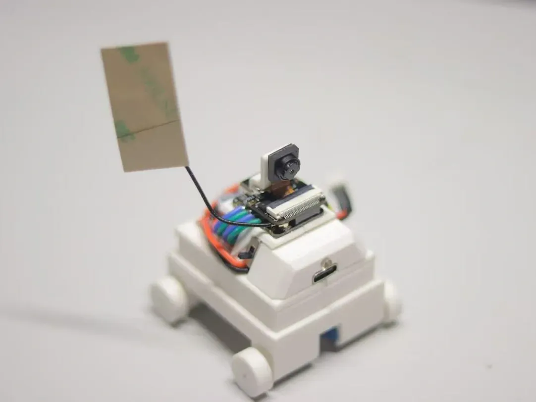 Voiture radiocommandée programmable avec caméra embarquée