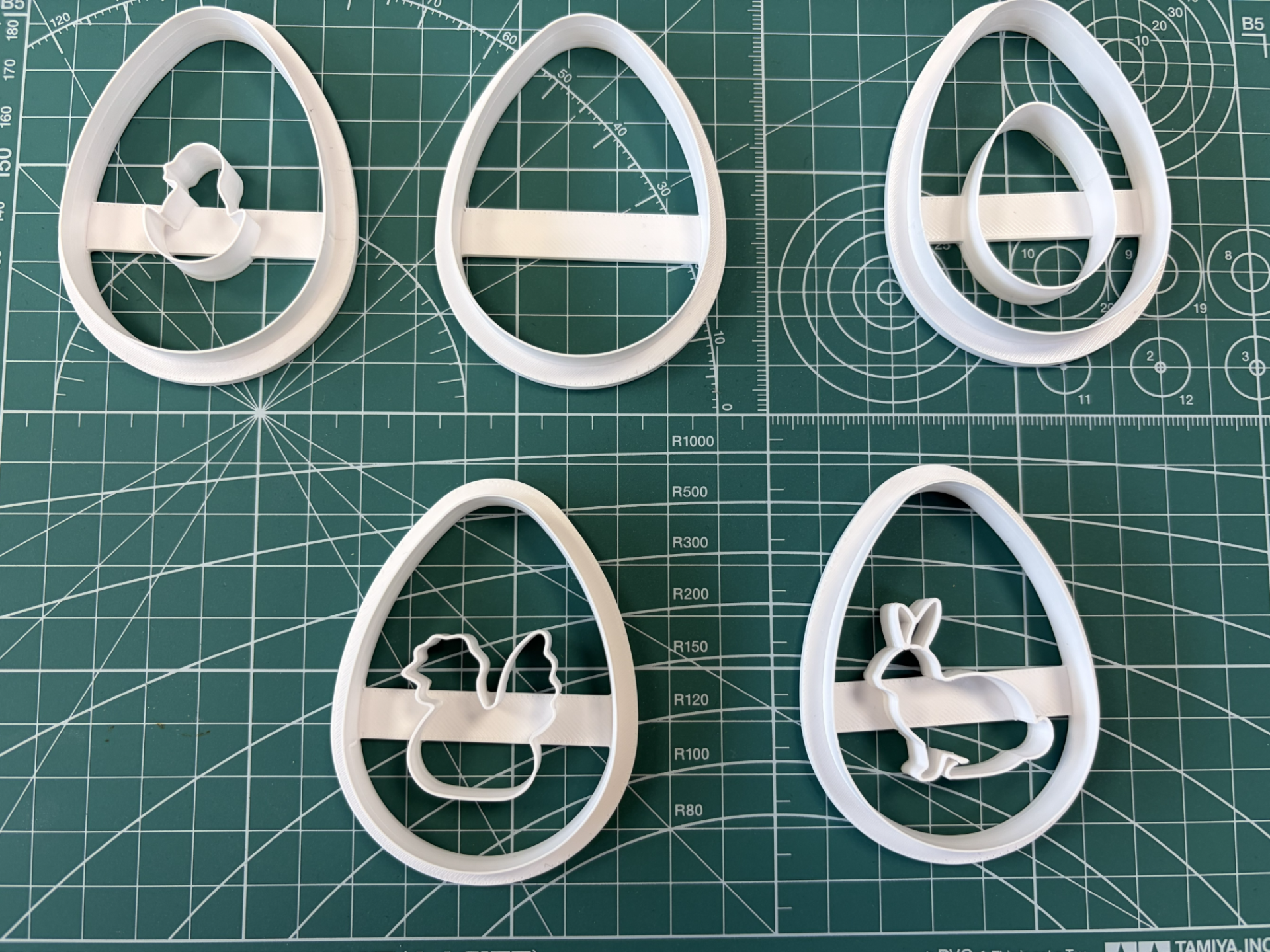 Easter linz cutter