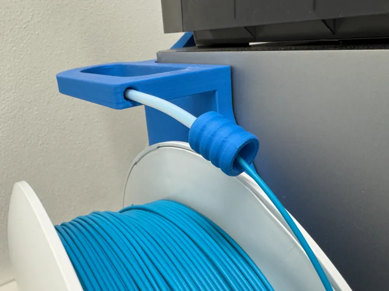 Filament feed in guide