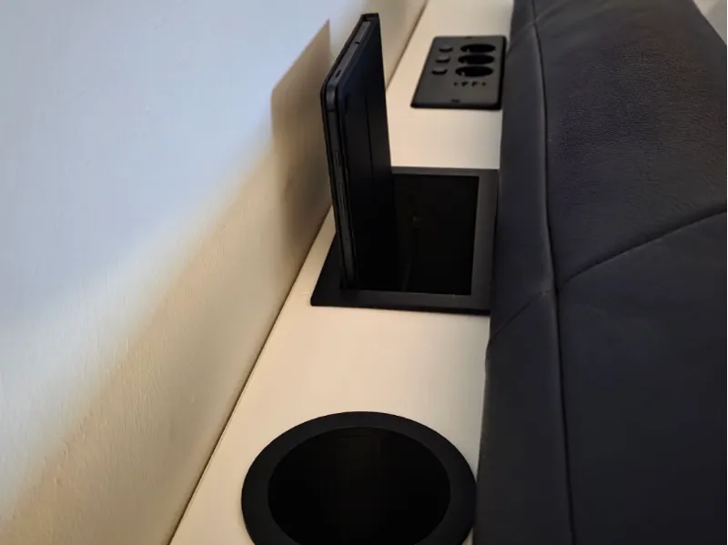 Couchregal mit Einlässen