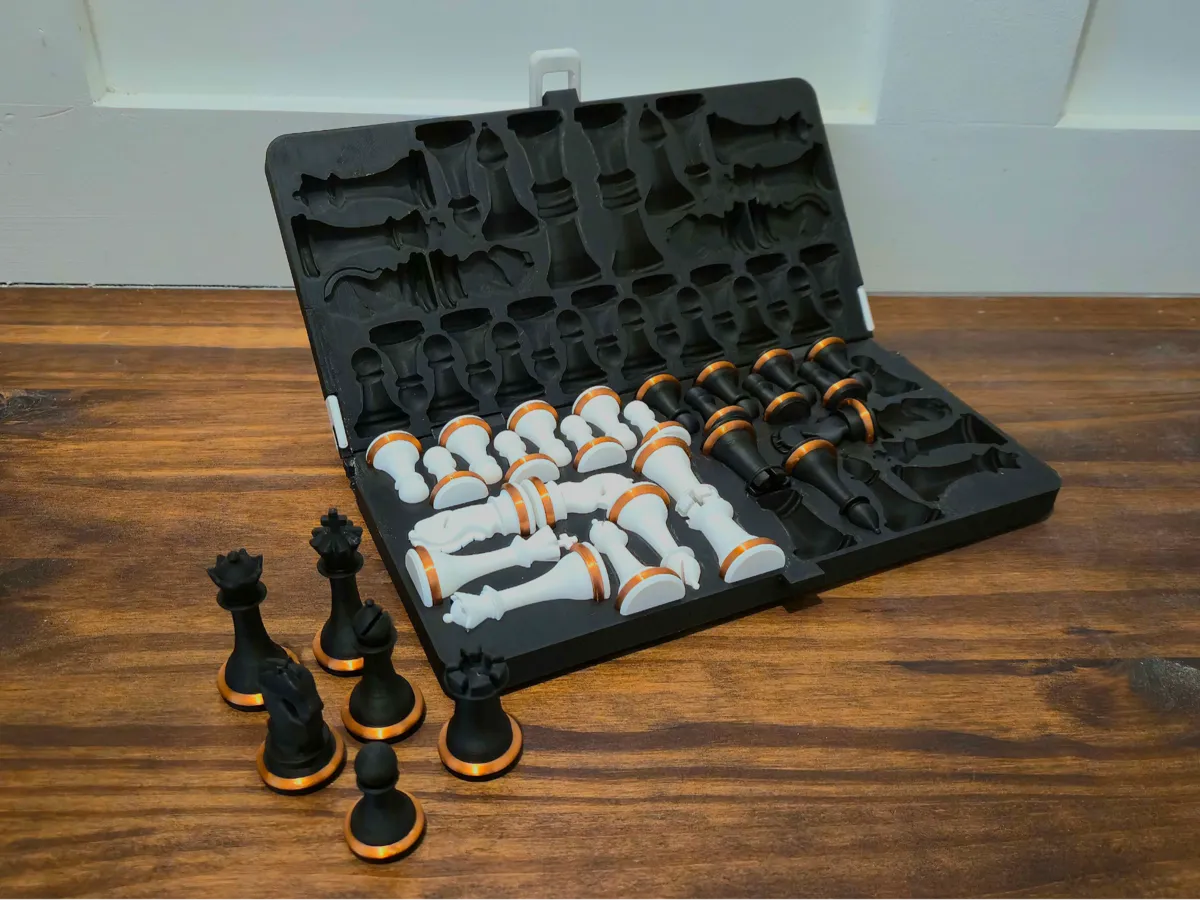A&A Juego de ajedrez de Viaje, Tablero de ajedrez Plegable de Silicona de 15 x 15 Pulgadas, Piezas Staunton de plástico de 3.25'' de Altura del Rey/Bolsa de Almacenamiento