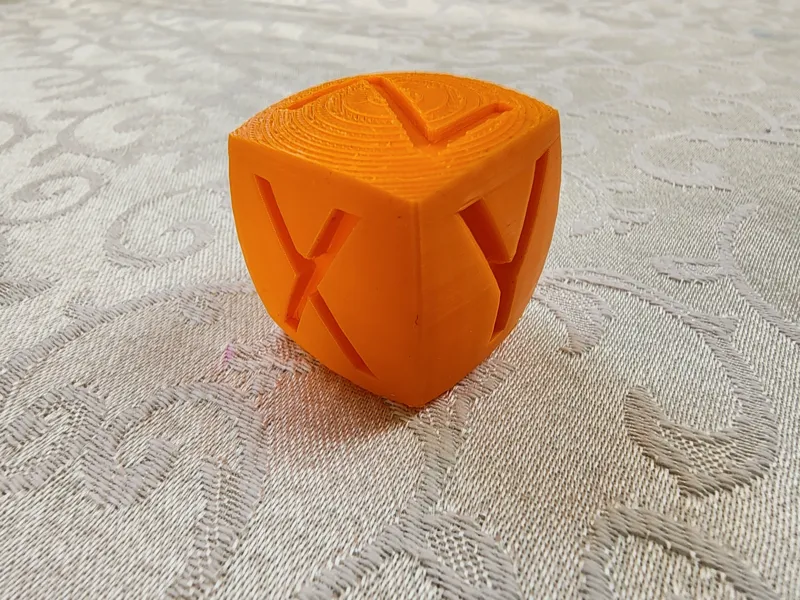 Curved XYZ Calibration Cube V2