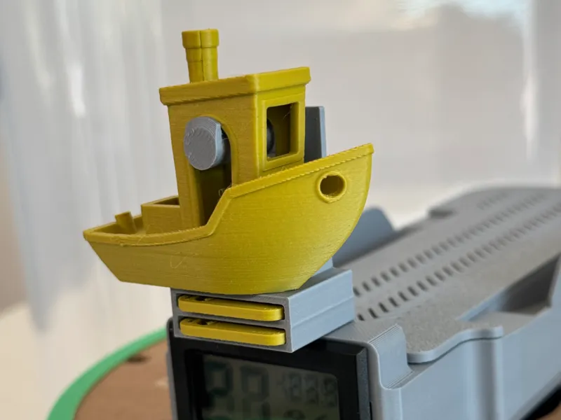 Benchy Mount and Swatch Holder for Dry Box