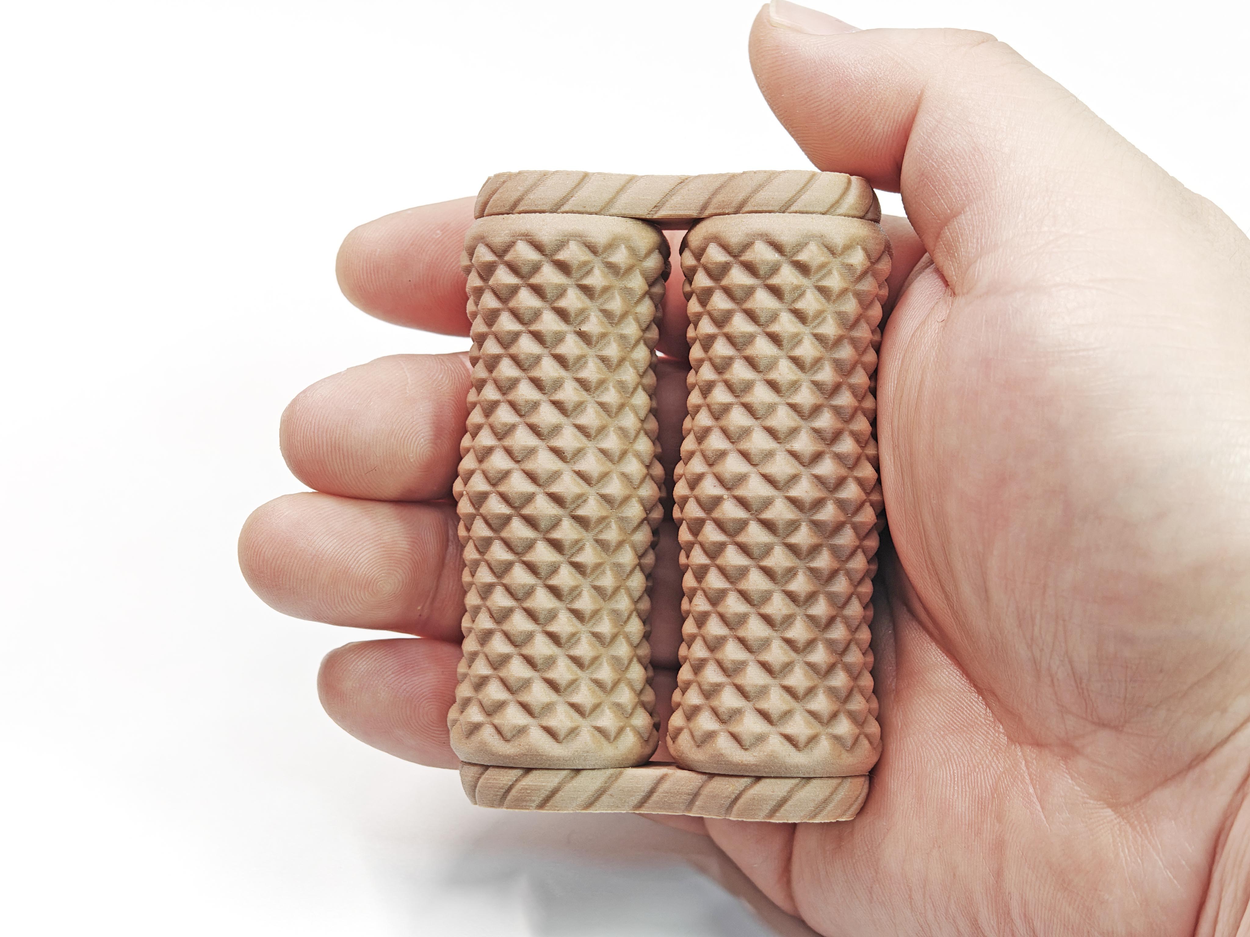 Miniatura 1 do modelo 3D 棘轮解压 活动手指 手部按摩器 专治鼠标手