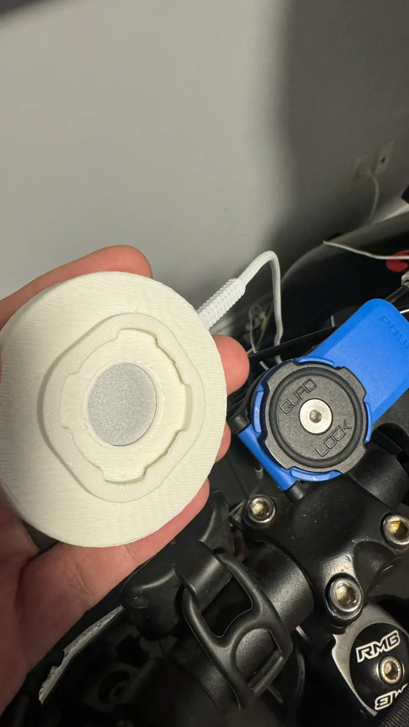 Quadlock to ESR Halolock (Magsafe) Adapter