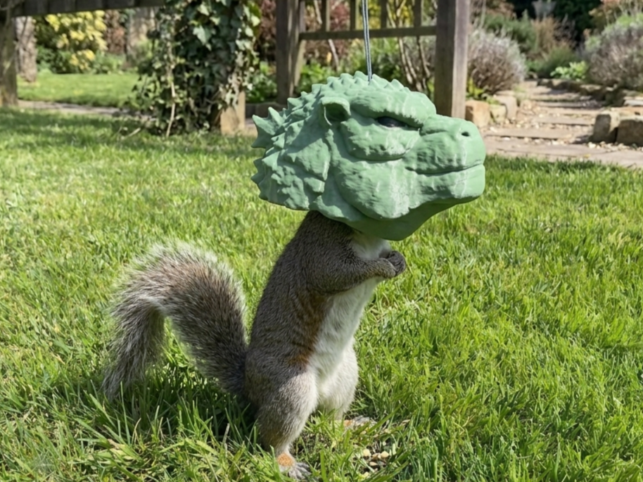 Miniatura 2 do modelo 3D Godzilla Squirrel Feeder