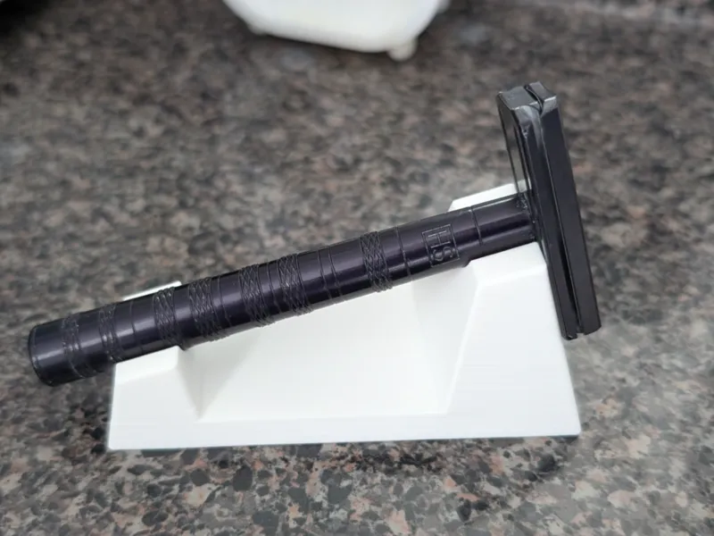 Henson Razor Stand