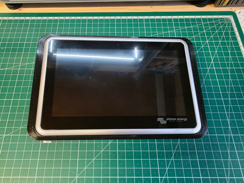 Gehäuse für Victron Ekrano GX mit ca. 21° schräge