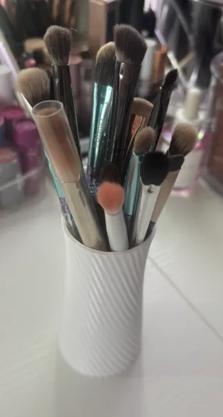 Twisted Small Makeup Brush Holder