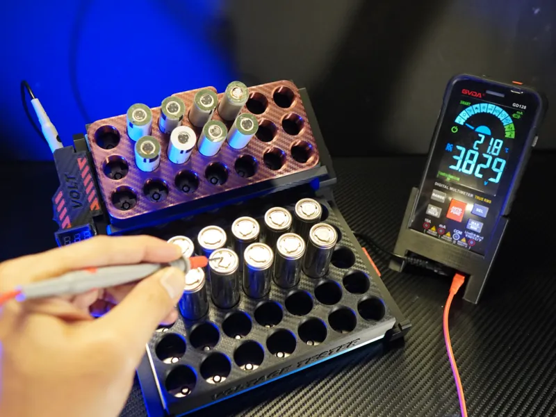 Lithium-ion 18650 / 21700 Voltage Tester
