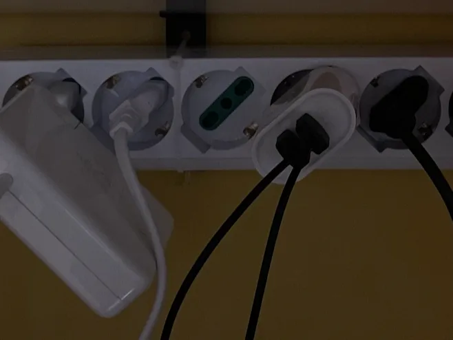 Universal power strip holder v2-reinforced