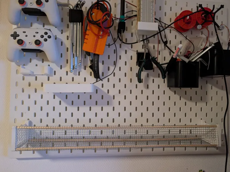 Skadis adjustable basket