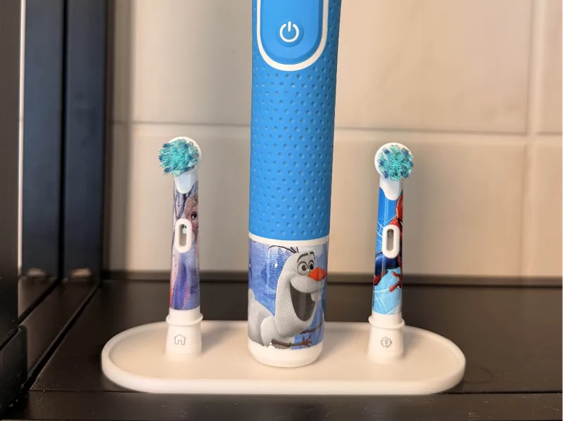 Oral-B Zahnbürsten + Aufsatzhalterung
