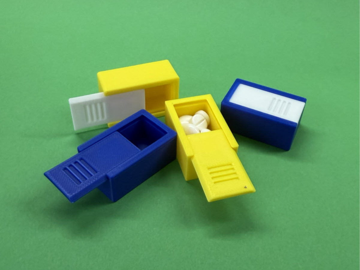 Kleine Pillenbox mit Schiebedeckel