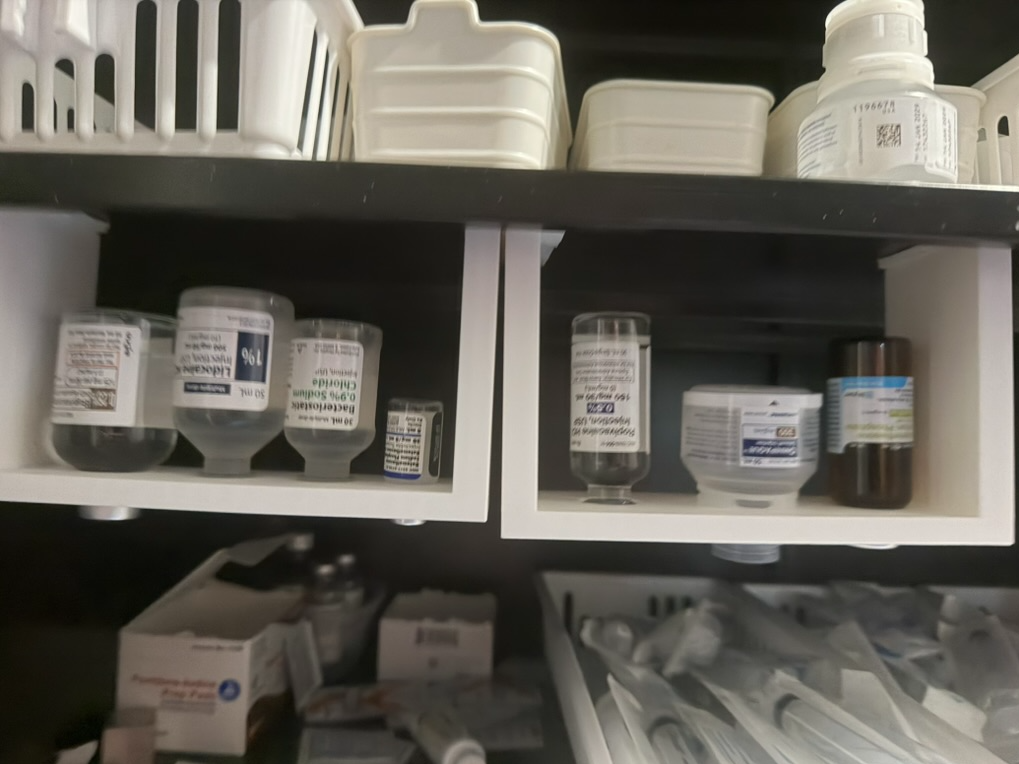 Single-Row Modular Vial Holder  Under-Cabinet