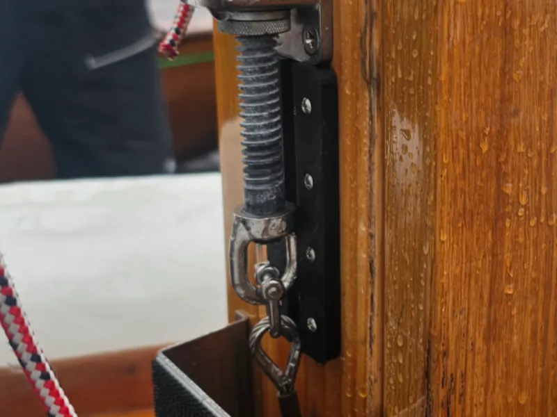 pampus sail guide rail