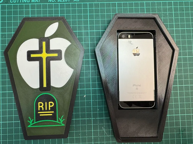 A box for the last journey of an old IPHONE