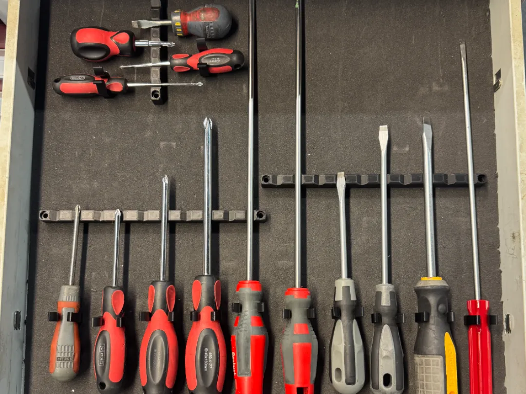Support de tournevis et d'outils