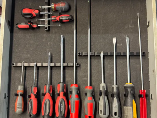 Support de tournevis et d'outils