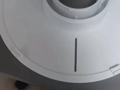Material tray, visual scale and fixed wire clip
