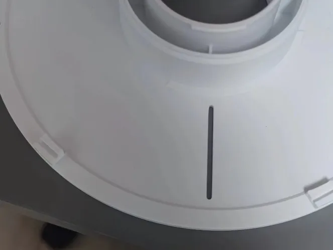 Material tray, visual scale and fixed wire clip