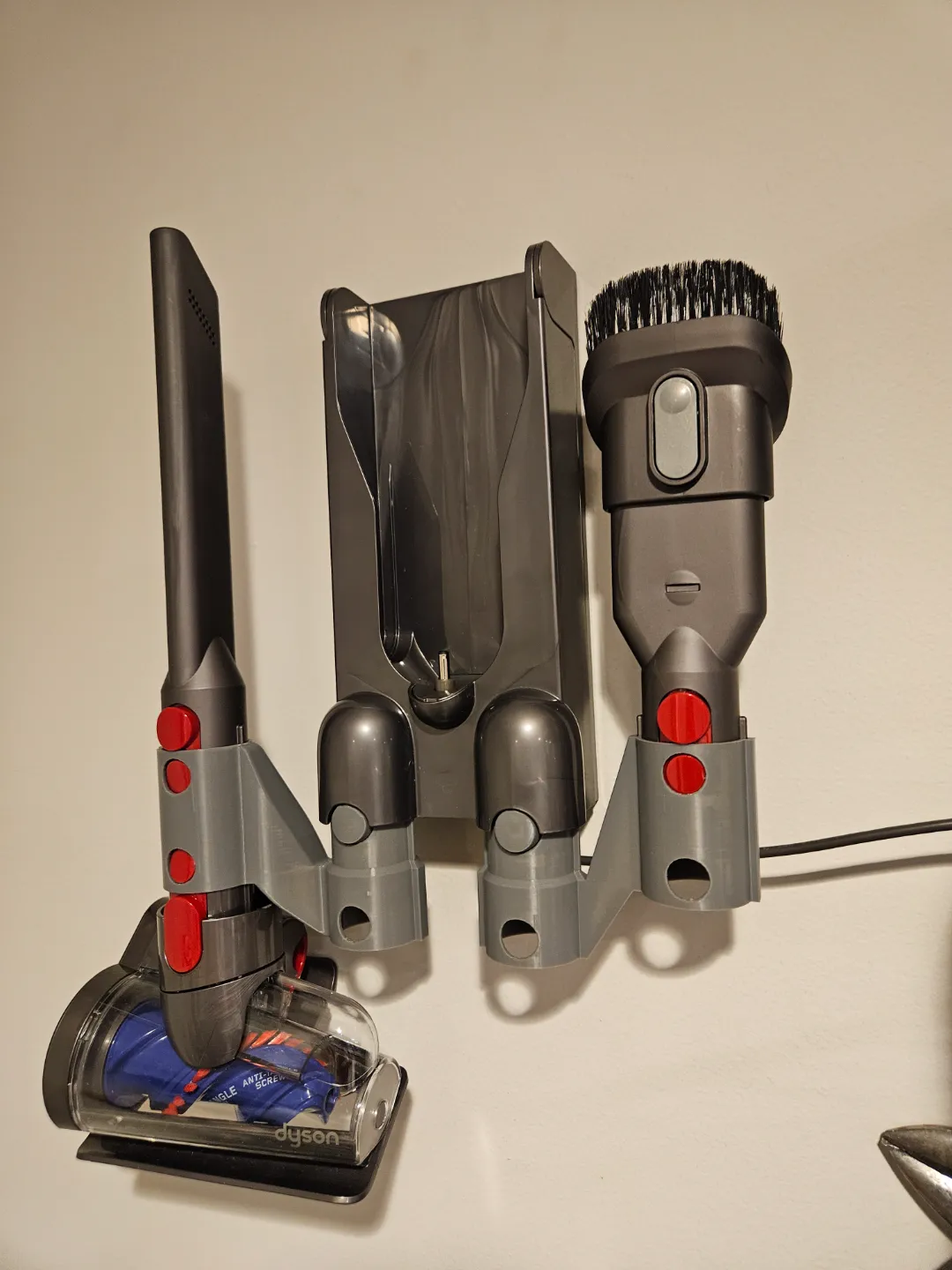 Dyson Accessory wall mount expander (V7-V15) view 2