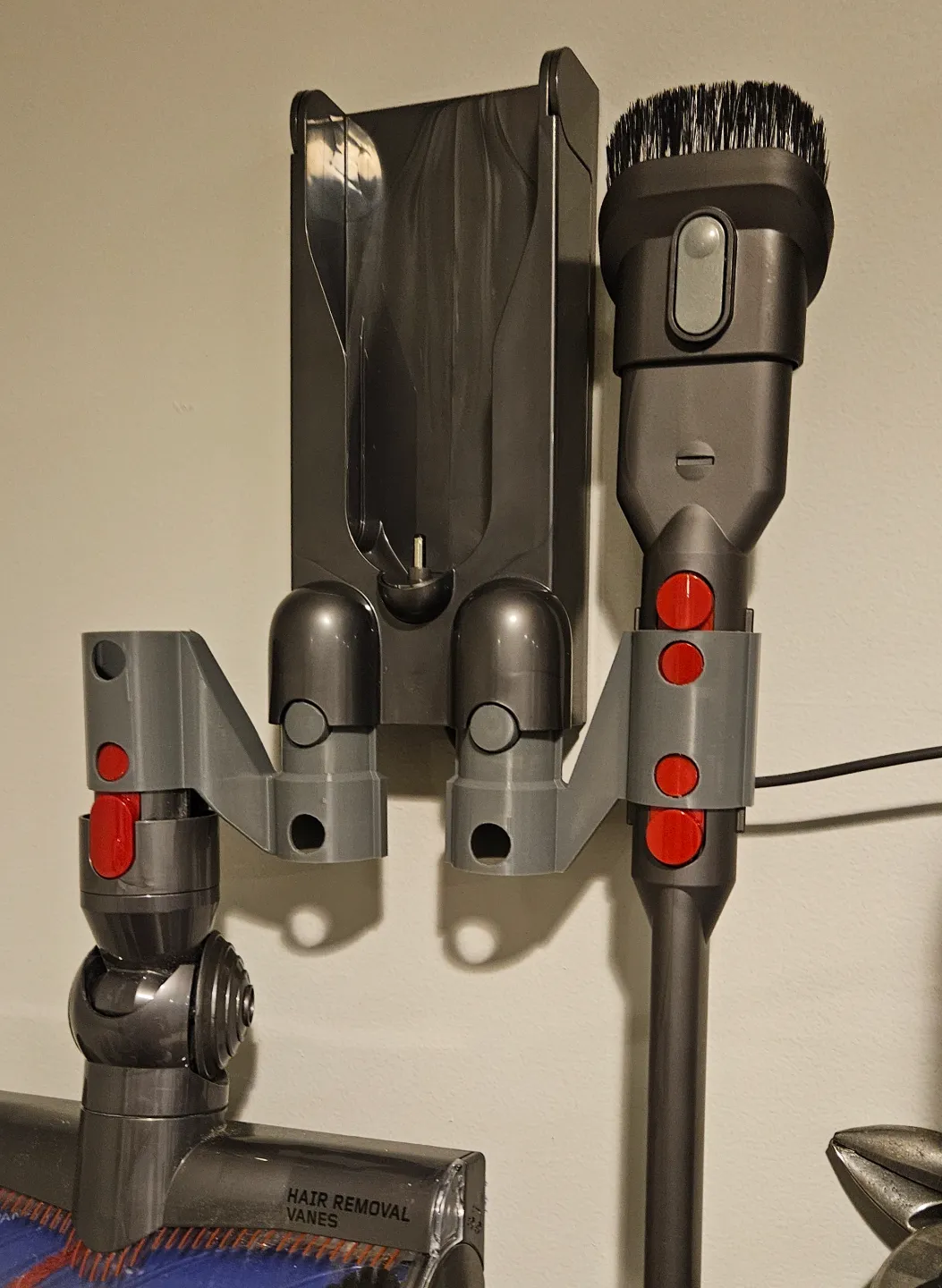 Dyson Accessory wall mount expander (V7-V15) view 3
