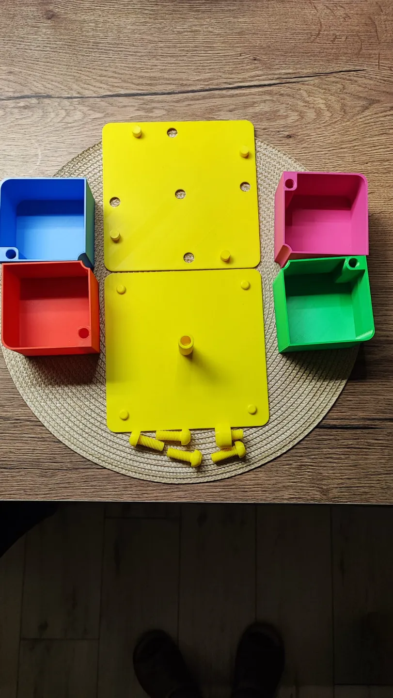 Rotating storage box with 4 containers. by daniel.rynduch - MakerWorld