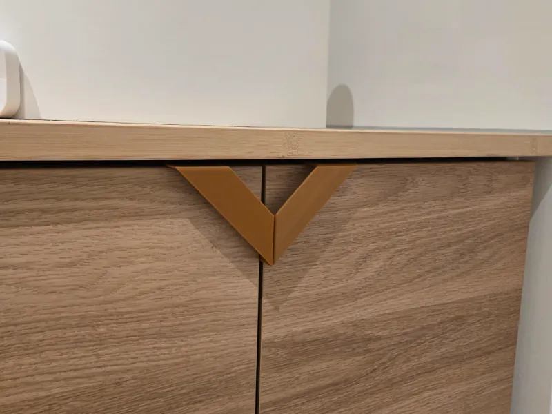 Simple and elegant drawer handle
