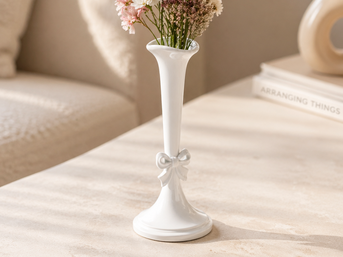 Vase mit kleiner Schleife