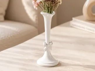 Vase mit kleiner Schleife