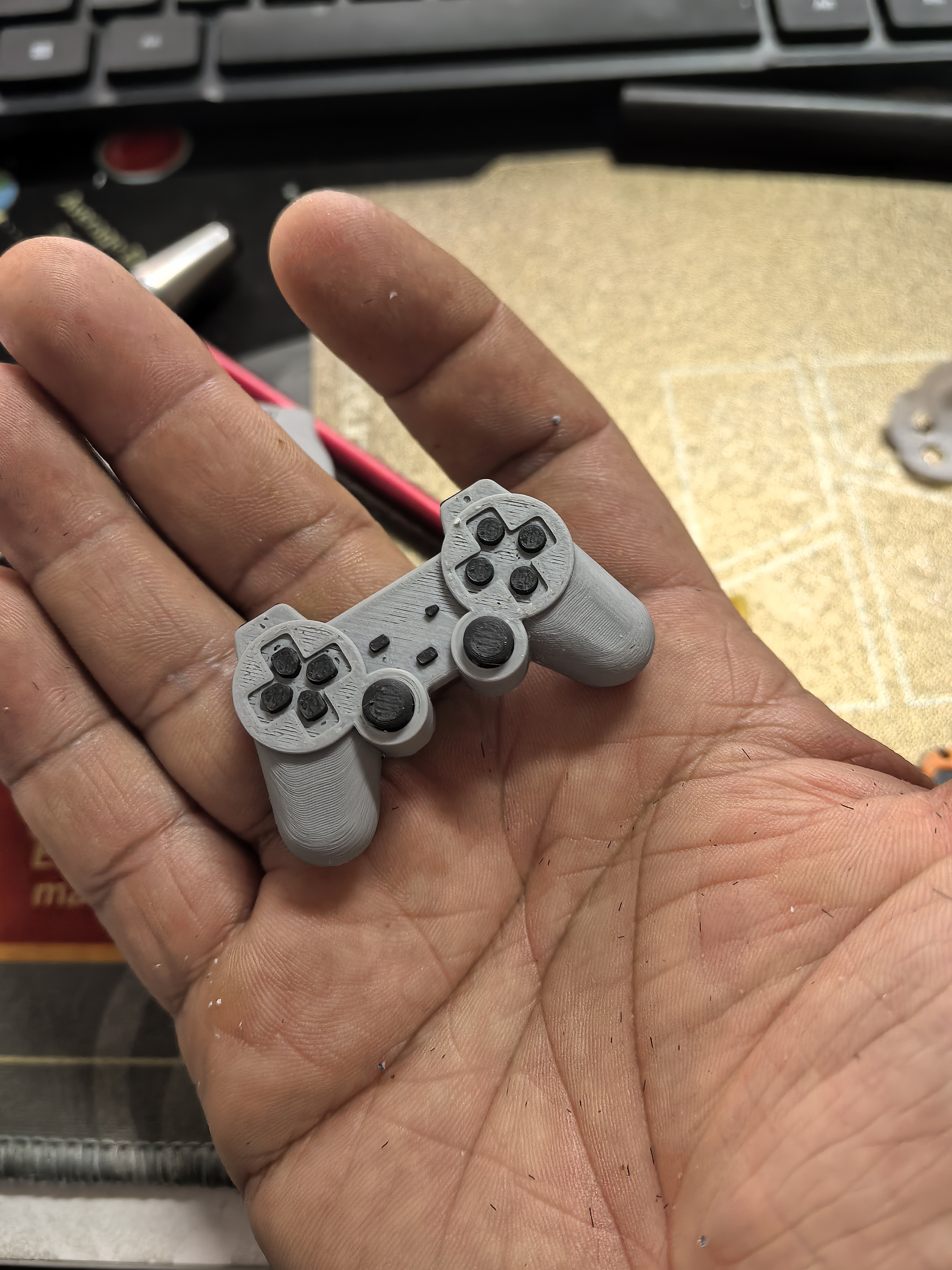 Miniatura 2 do modelo 3D PS手柄 钥匙链 PS2 手柄