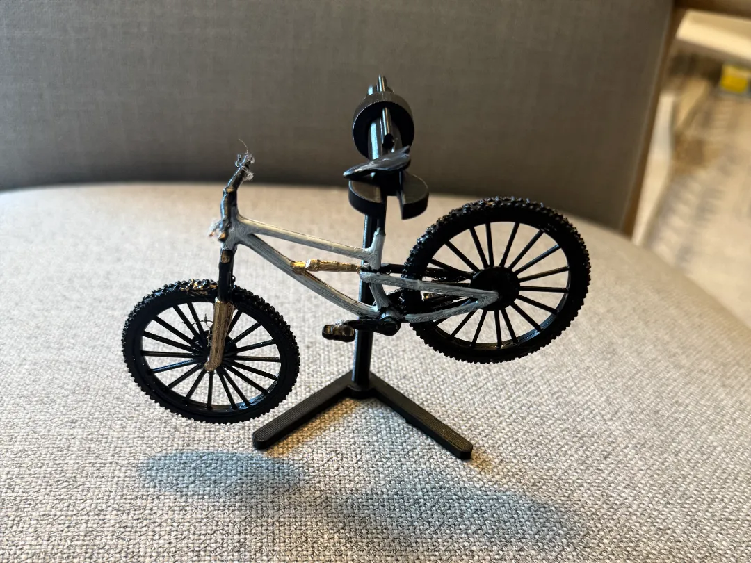 Support à échelle pour vélos miniatures