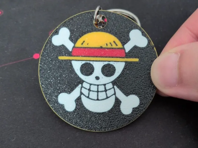 Straw hat pirate keychain