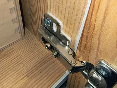 Ivar hinge spacer