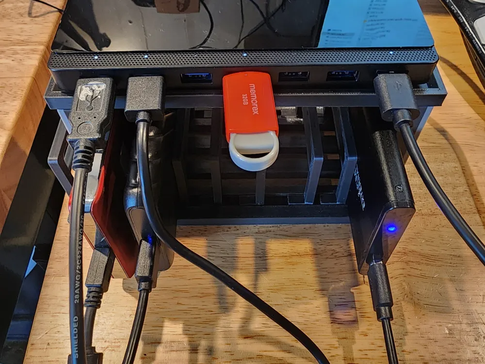 USB Hub SSD Rack Remixed by J.lifer - MakerWorld